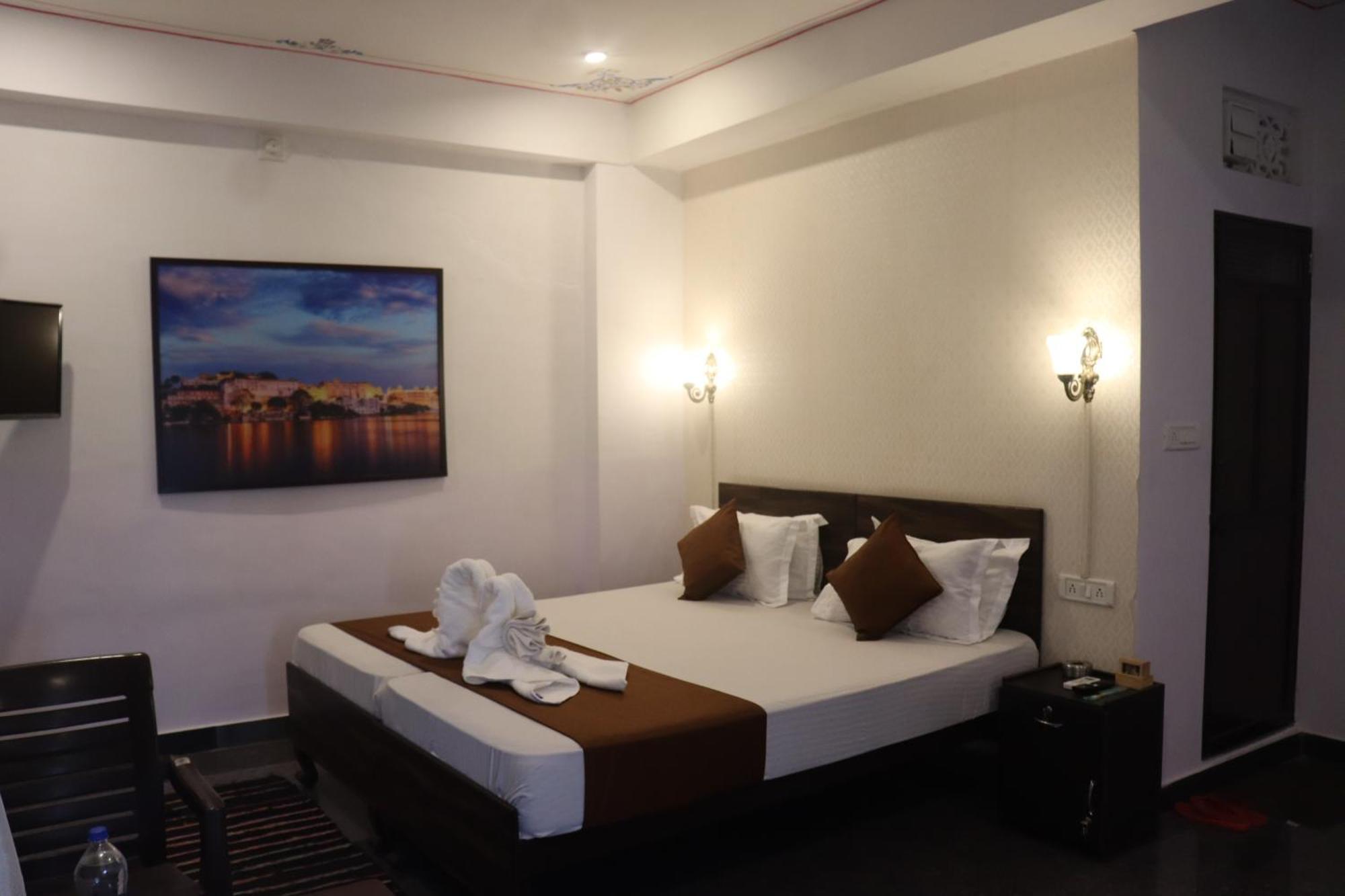 Hotel Shiv Palace Udaipur Room photo