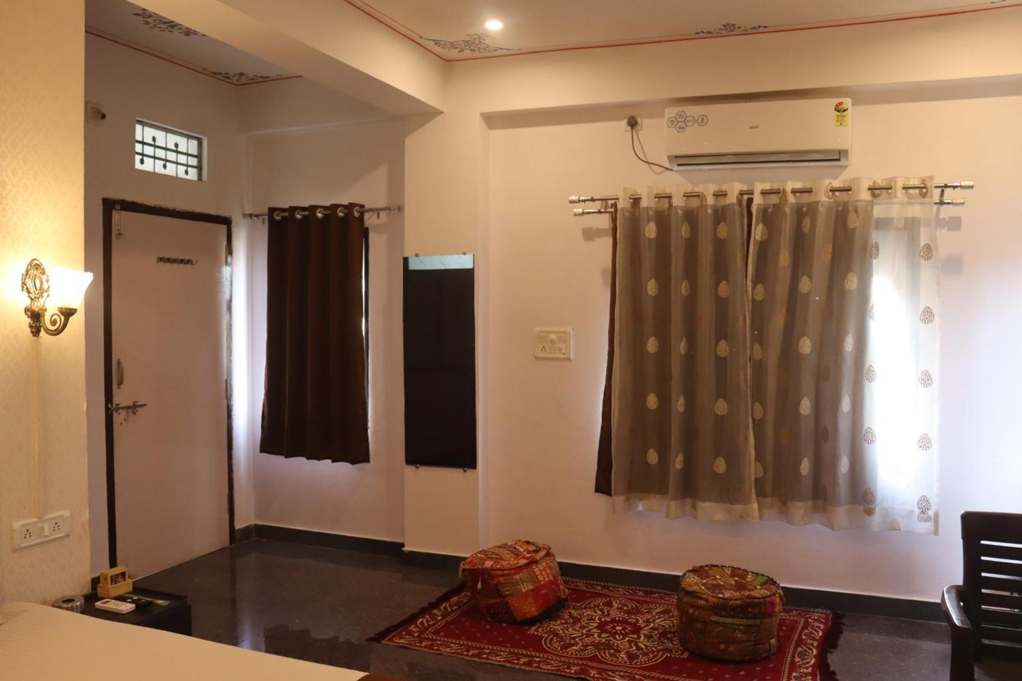 Hotel Shiv Palace Udaipur Room photo